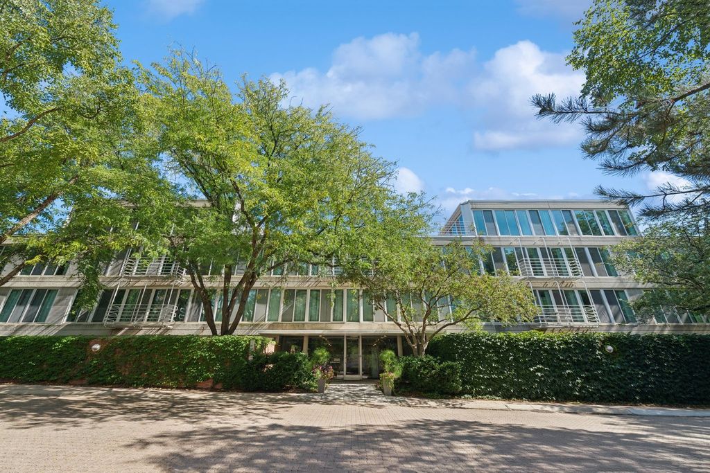 2525 Wellington Court 302, Evanston, IL 60201 — exterior