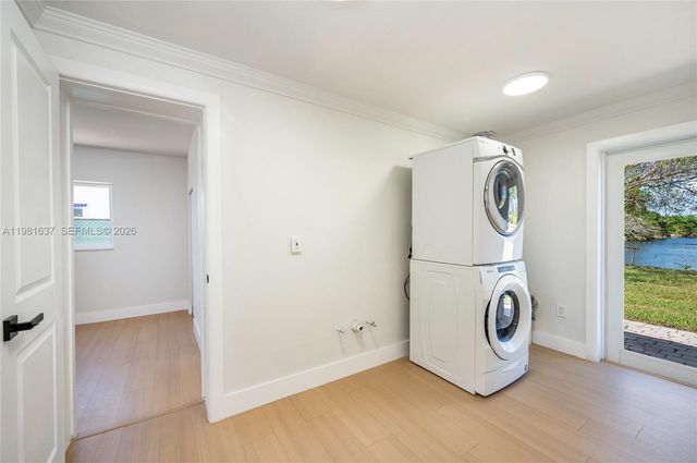 9361 SW 16th St, Miami, FL 33165