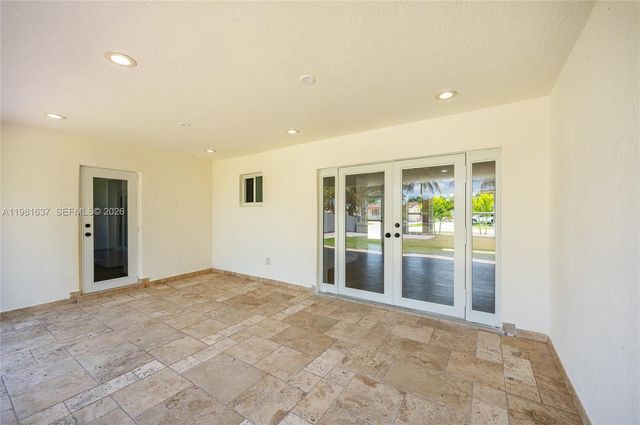 9361 SW 16th St, Miami, FL 33165