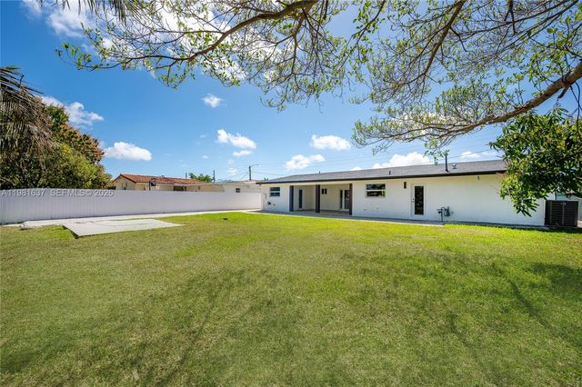 9361 SW 16th St, Miami, FL 33165