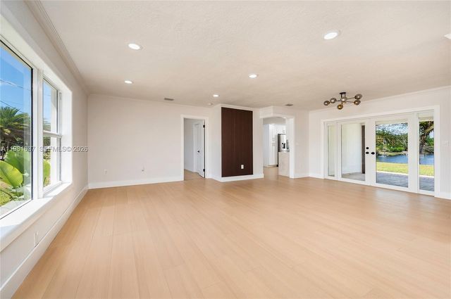 9361 SW 16th St, Miami, FL 33165