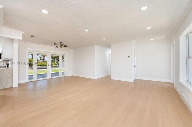 9361 SW 16th St, Miami, FL 33165