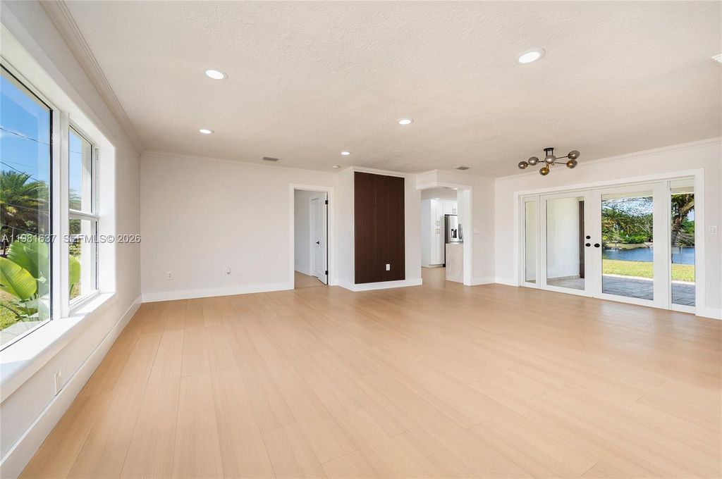 Image 4 of property listing at 9361 SW 16th St, Miami, FL 33165