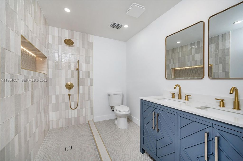 Image 9 of property listing at 9361 SW 16th St, Miami, FL 33165