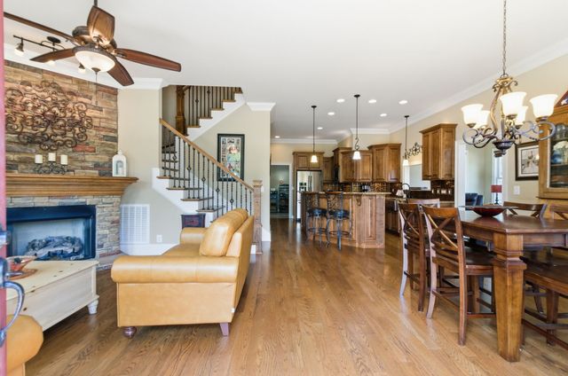 1024 Cumberland Dr, Chapmansboro, TN 37035