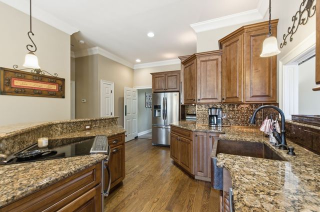 1024 Cumberland Dr, Chapmansboro, TN 37035