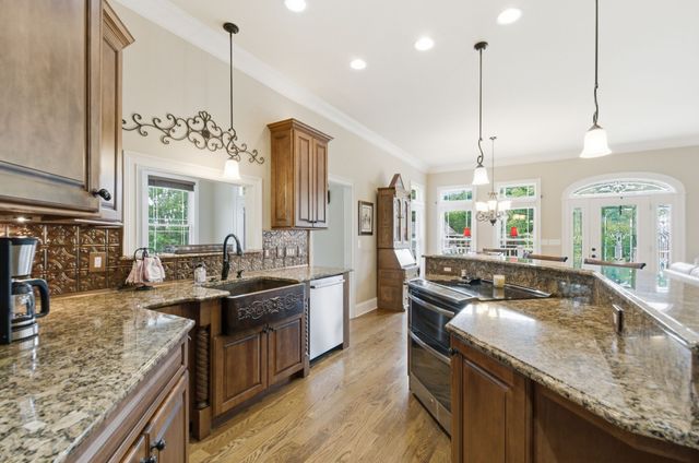 1024 Cumberland Dr, Chapmansboro, TN 37035