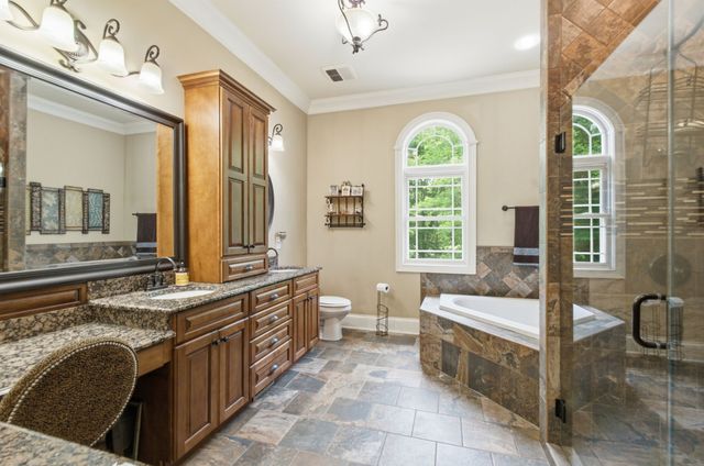 1024 Cumberland Dr, Chapmansboro, TN 37035