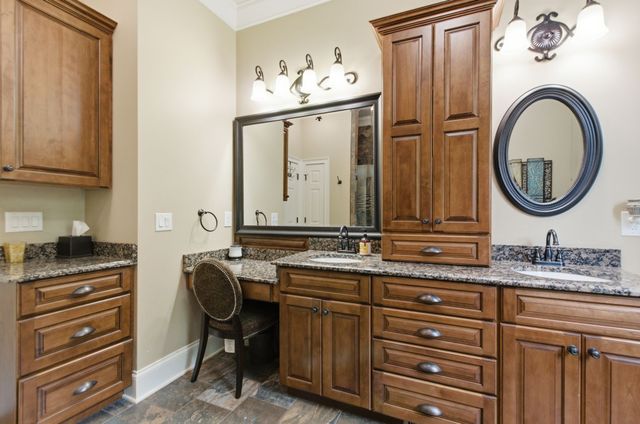 1024 Cumberland Dr, Chapmansboro, TN 37035