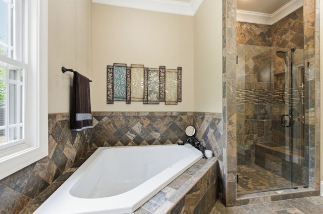 1024 Cumberland Dr, Chapmansboro, TN 37035