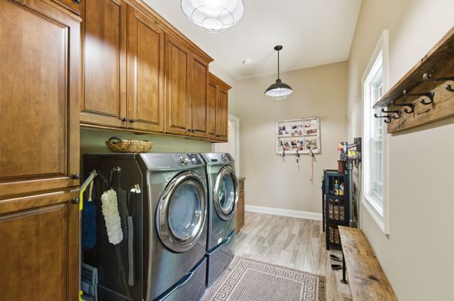1024 Cumberland Dr, Chapmansboro, TN 37035