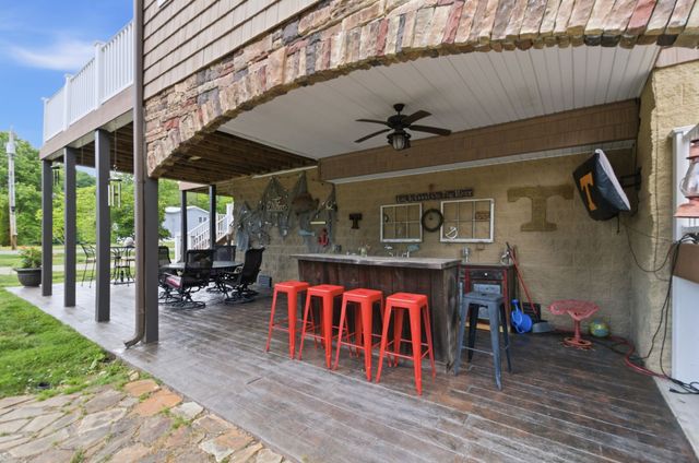 1024 Cumberland Dr, Chapmansboro, TN 37035