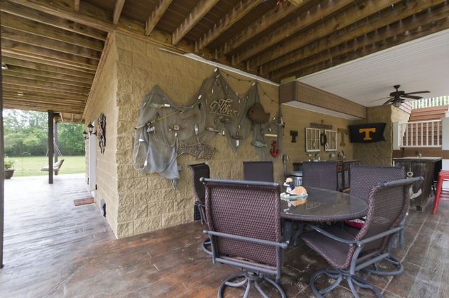 1024 Cumberland Dr, Chapmansboro, TN 37035