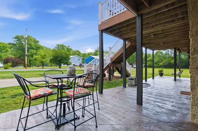 1024 Cumberland Dr, Chapmansboro, TN 37035