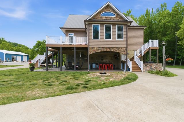 1024 Cumberland Dr, Chapmansboro, TN 37035