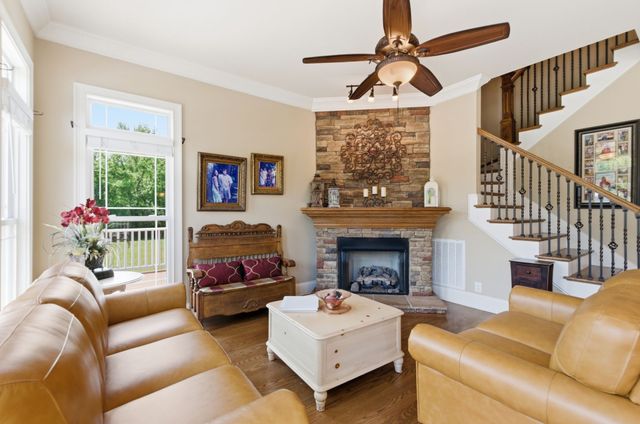 1024 Cumberland Dr, Chapmansboro, TN 37035