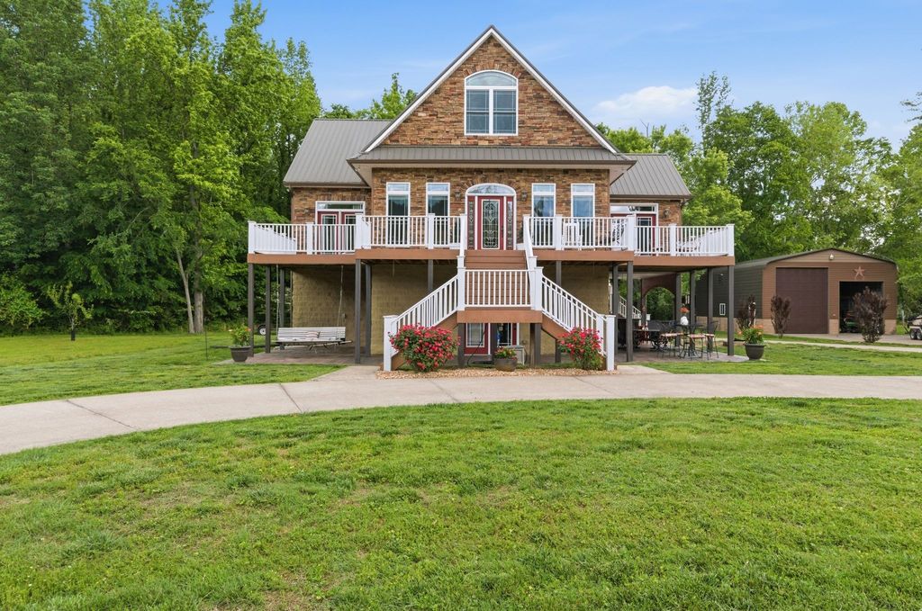 1024 Cumberland Dr, Chapmansboro, TN 37035