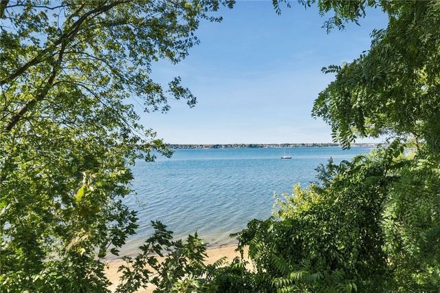 13 Harding Avenue, East Providence, RI 02915