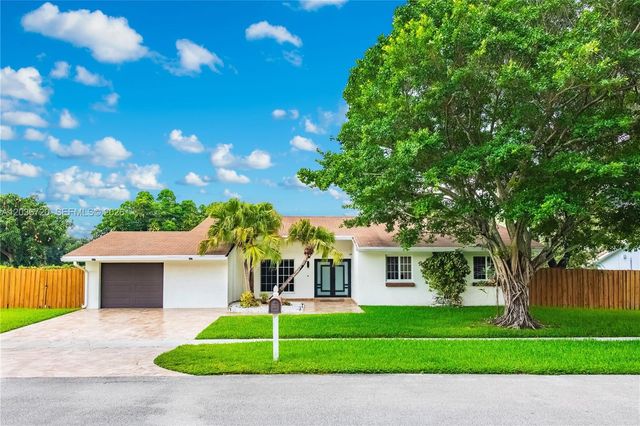 16571 Lake Tree Drive, Weston, FL 33326