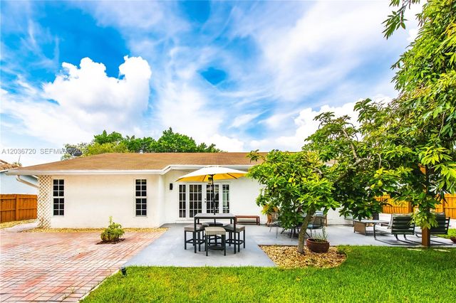 16571 Lake Tree Drive, Weston, FL 33326