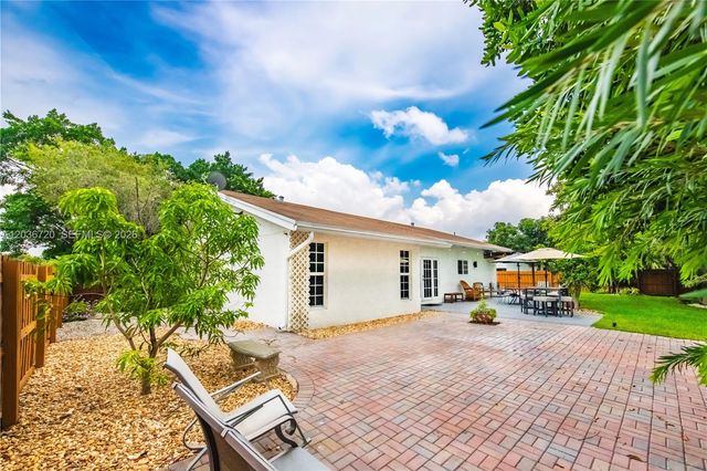 16571 Lake Tree Drive, Weston, FL 33326