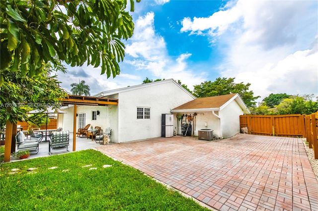 16571 Lake Tree Drive, Weston, FL 33326