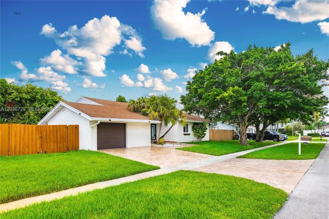 16571 Lake Tree Drive, Weston, FL 33326