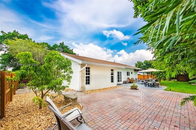 16571 Lake Tree Drive, Weston, FL 33326