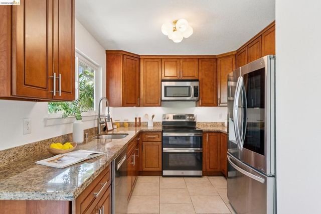133 Aster Ct, Hercules, CA 94547
