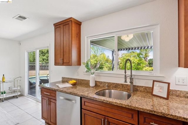 133 Aster Ct, Hercules, CA 94547