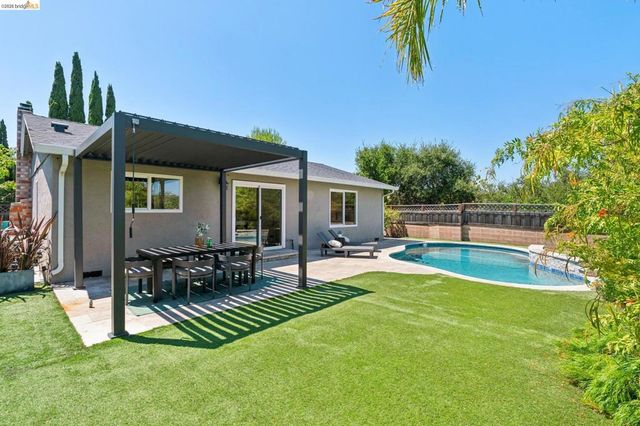 133 Aster Ct, Hercules, CA 94547