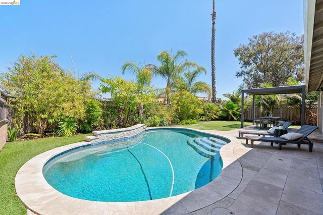 133 Aster Ct, Hercules, CA 94547