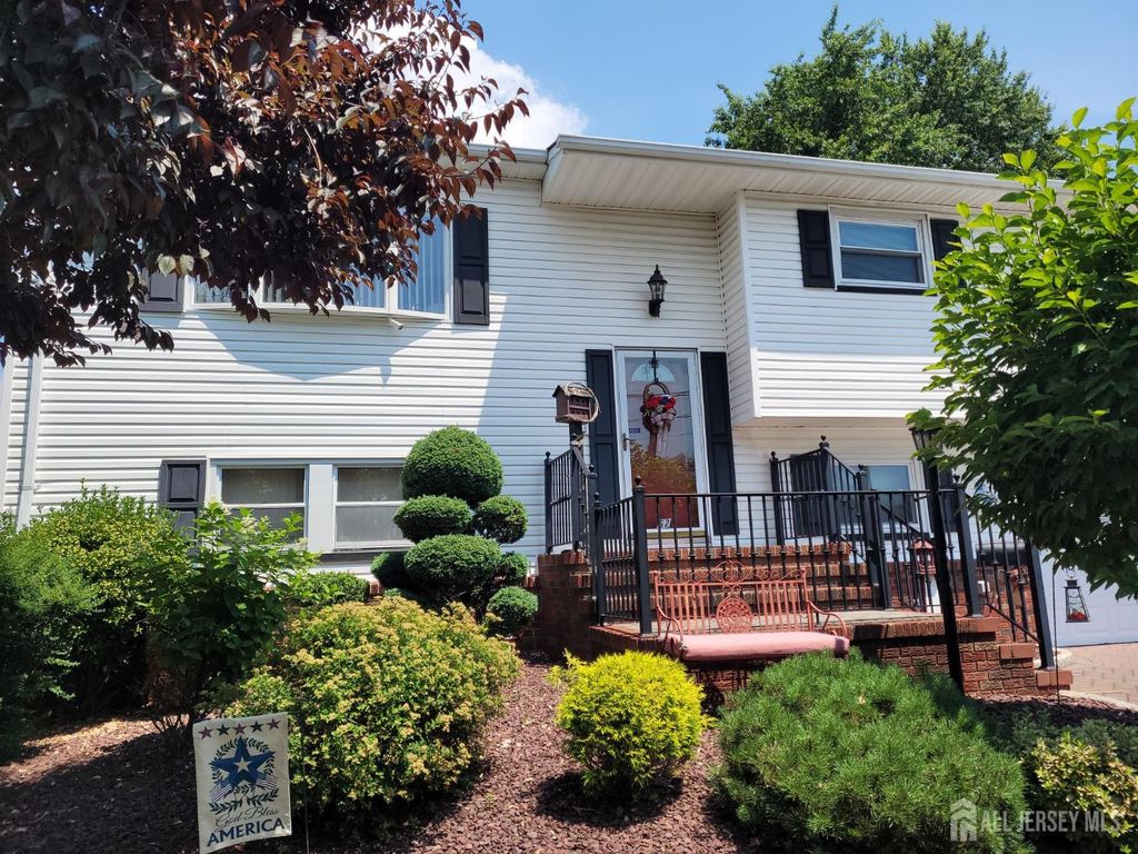 62 Pinho Avenue, Carteret, NJ 07008