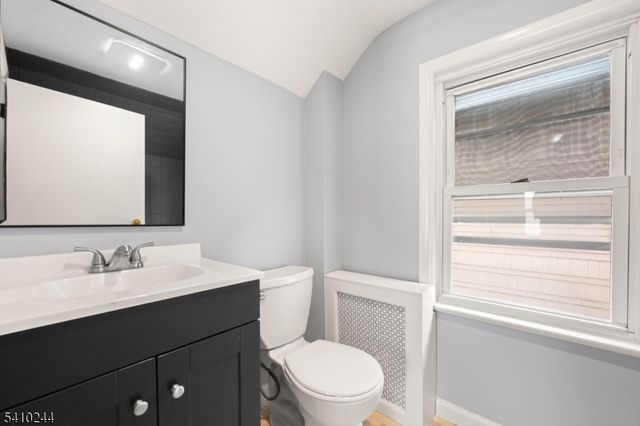 16 Loretta St, Clifton City, NJ 07011