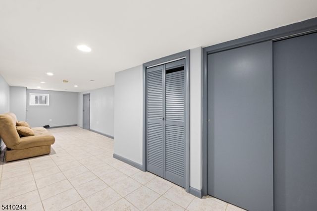 16 Loretta St, Clifton City, NJ 07011