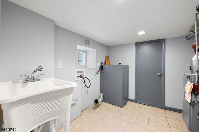 16 Loretta St, Clifton City, NJ 07011