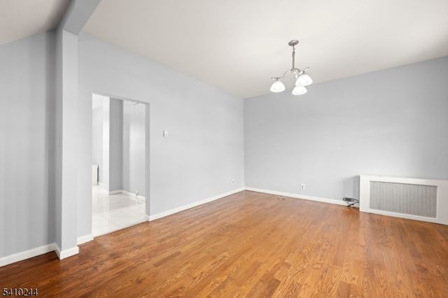 16 Loretta St, Clifton City, NJ 07011