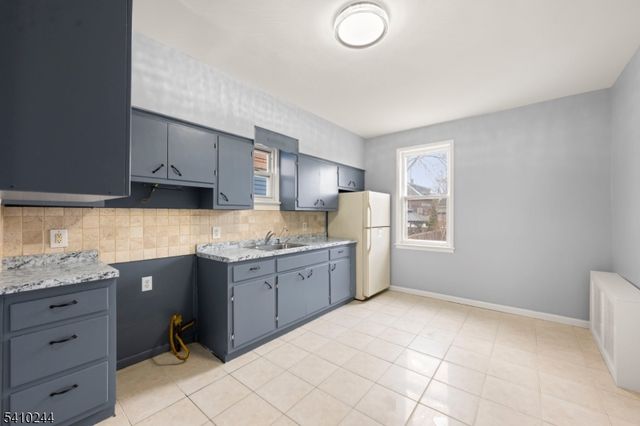 16 Loretta St, Clifton City, NJ 07011