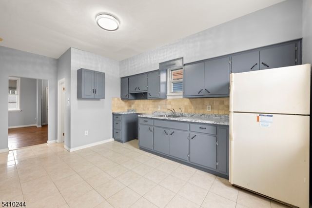 16 Loretta St, Clifton City, NJ 07011