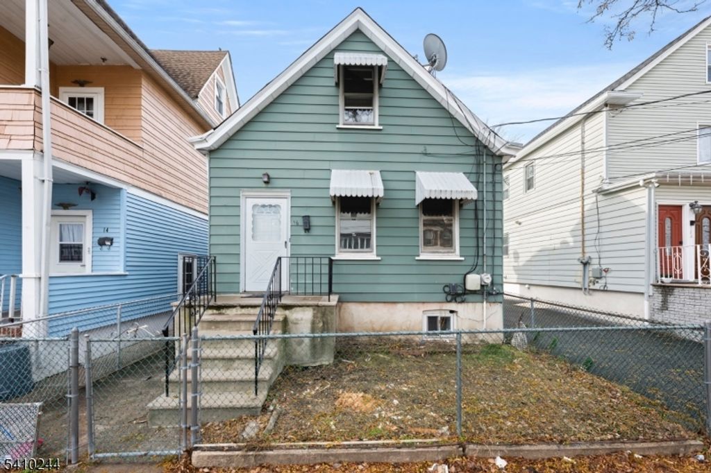 16 Loretta St, Clifton City, NJ 07011