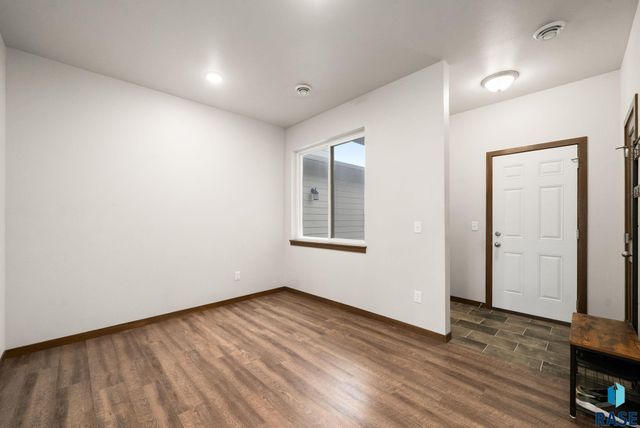 6102 S Alki Pl Place, Sioux Falls, SD 57108