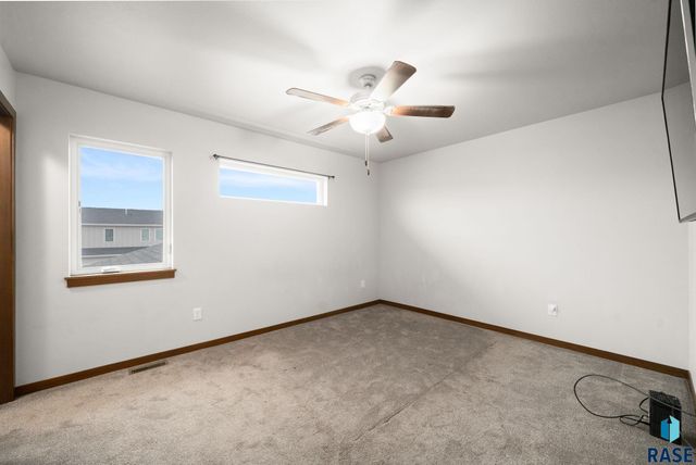 6102 S Alki Pl Place, Sioux Falls, SD 57108