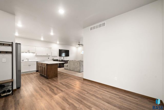 6102 S Alki Pl Place, Sioux Falls, SD 57108
