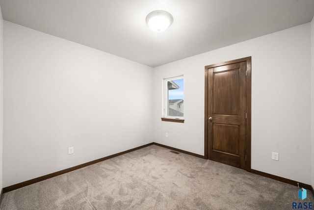 6102 S Alki Pl Place, Sioux Falls, SD 57108