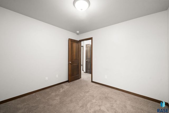 6102 S Alki Pl Place, Sioux Falls, SD 57108