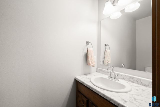 6102 S Alki Pl Place, Sioux Falls, SD 57108