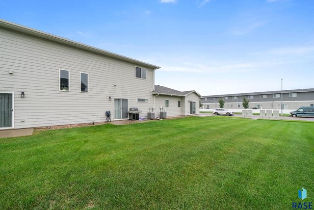 6102 S Alki Pl Place, Sioux Falls, SD 57108