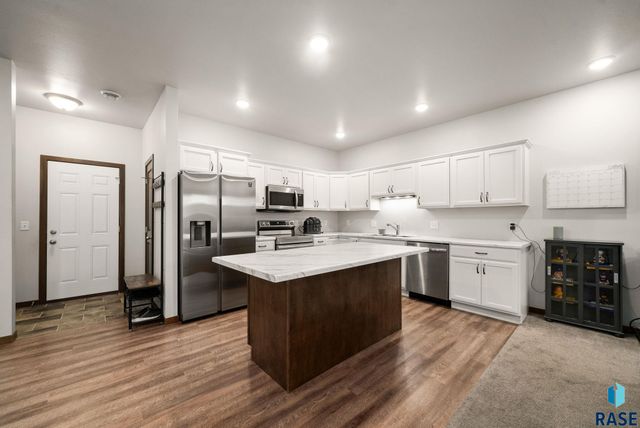 6102 S Alki Pl Place, Sioux Falls, SD 57108