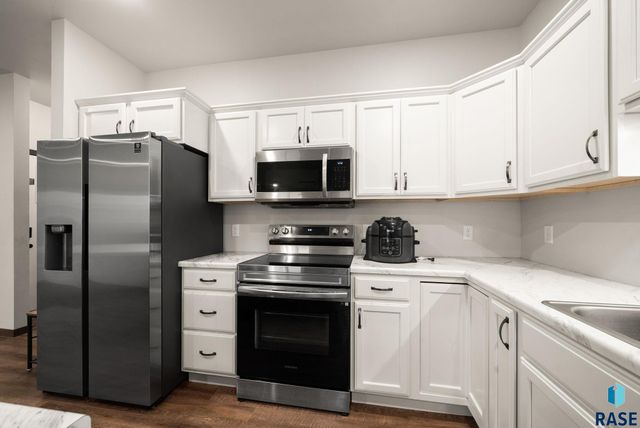 6102 S Alki Pl Place, Sioux Falls, SD 57108