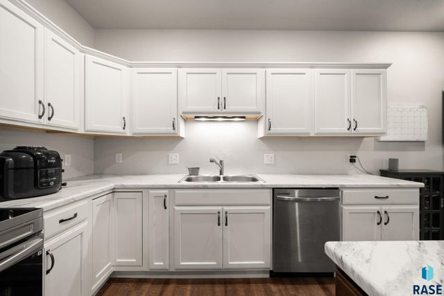 6102 S Alki Pl Place, Sioux Falls, SD 57108